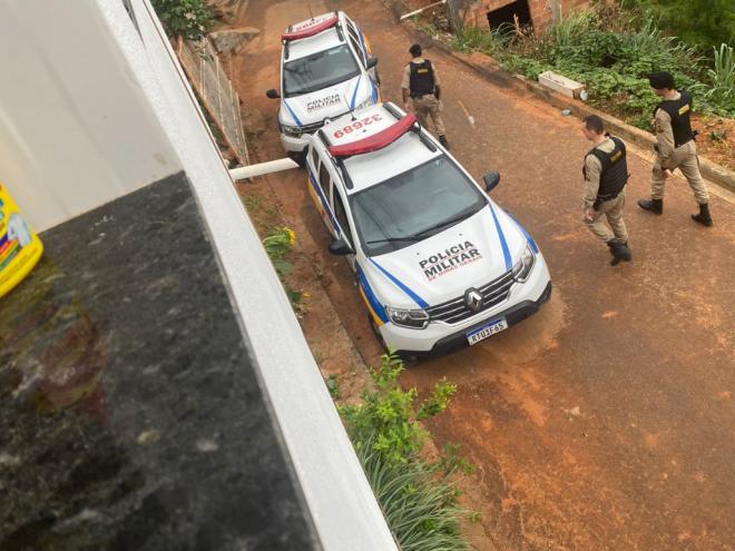 Policiais militares atuaram na tarde desta segunda-feira, no bairro Esperança, para identificar envolvidos em tiroteio que resultou em criança ferida 
