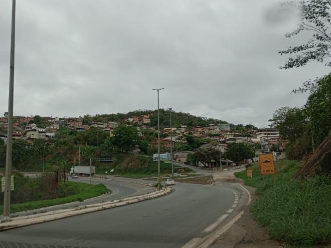 Obras no Trevo de Ravena, no distrito de Sabará, envolvem desapropriações às margens da rodovia