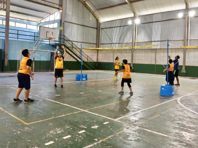 Crianças e jovens de 7 a 14 anos terão oportunidade de treinar voleibol gratuitamente