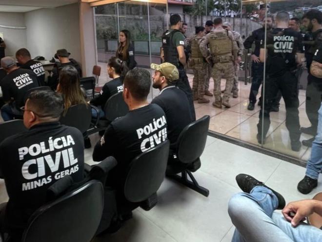 Policiais civis cumpriram mandados judiciais contra pastor que também é servidor municipal em Sericita 