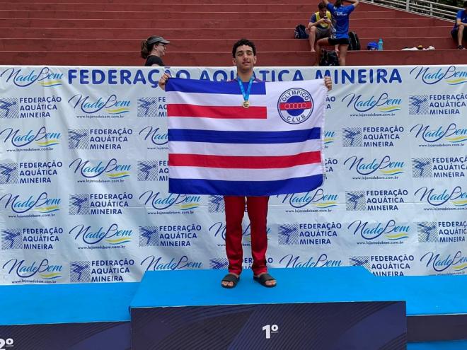 Victor Emanuel Garcia, 16 anos, estabeleceu recordes no Campeonato Mineiro Absoluto/Open de Natação