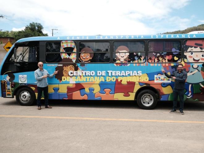 Durante a inauguração de novo anexo, também foi entregue um micro-ônibus destinado ao transporte exclusivo das crianças e de seus familiares até o Cetesp