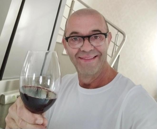 O homem que morreu durante as explosões na Praça dos Três Poderes na noite desta quarta-feira (13/11) era Francisco Wanderley Luiz, de 59 anos, natural de Santa Catarina