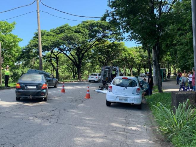 Acidente envolveu uma motocicleta e passageira morreu 