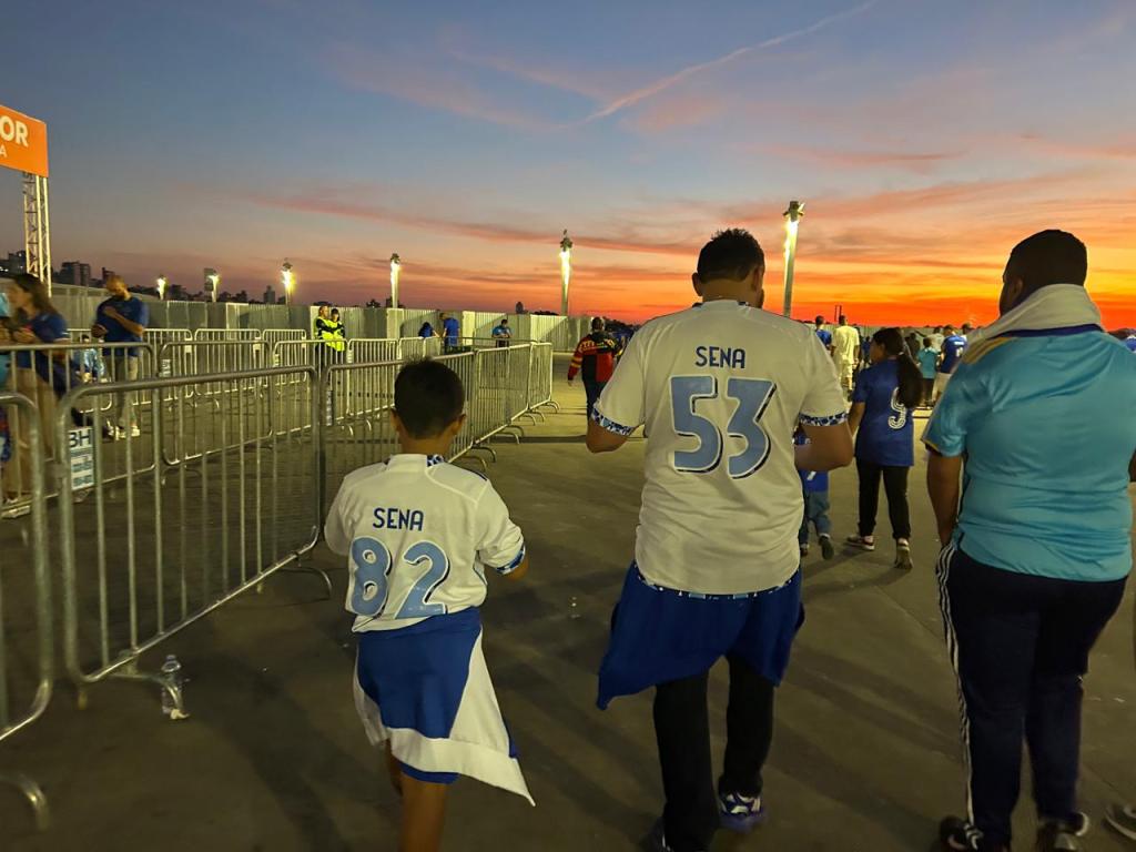 Leonardo e Sena usam na camisa o número do ano de nascimento do pai de cada um 