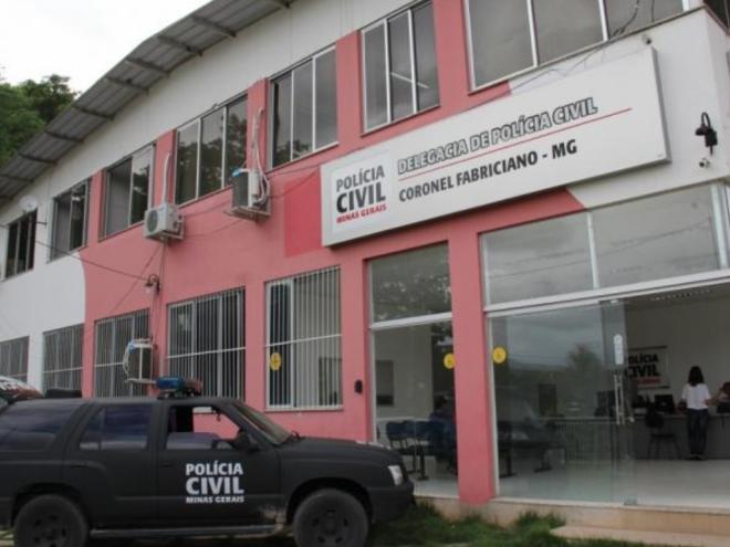 Sujeito foi detido dentro das dependências da delegacia, enquanto vítima solicitava medida preventiva