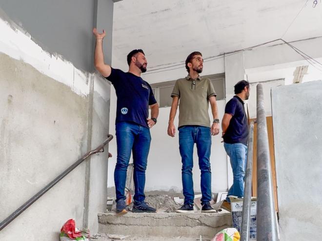 A escola, em obras de reconstrução e ampliação, foi visitada pelo prefeito