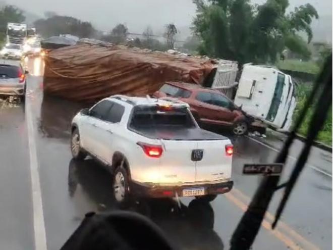 Trânsito ficou complicado no local