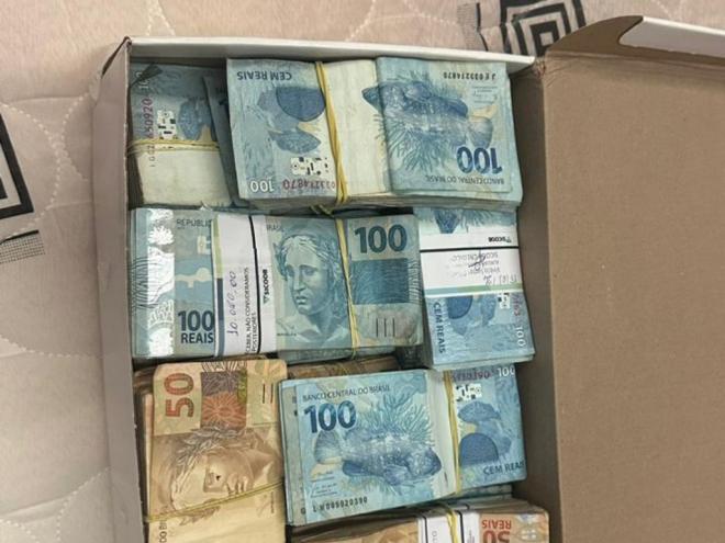 Dinheiro apreendido na operação