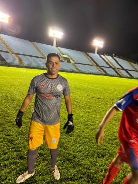 O goleiro Bocão foi o herói da classificação do Universo a mais uma decisão