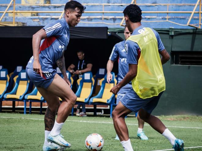 Após ter cumprido suspensão, atacante Kaio Jorge deve voltar ao time diante do Grêmio
