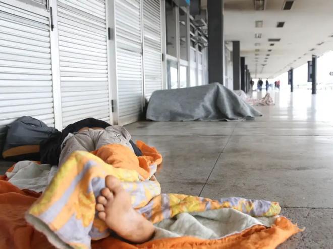 Denúncias de violência contra pessoas em situação de rua foram atendidas pelo Disque 100