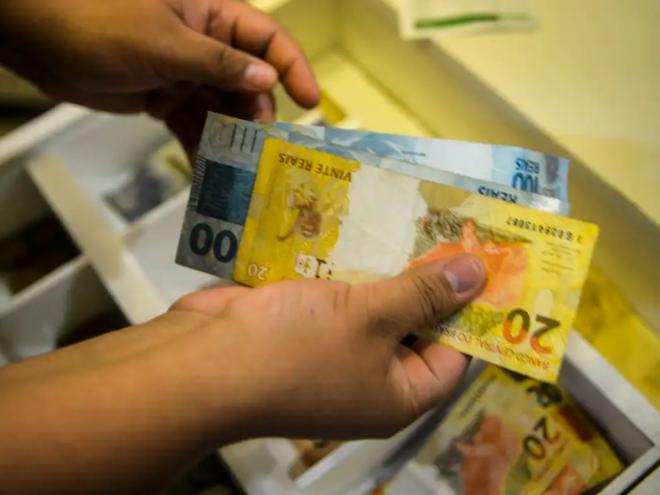 Remuneração extra é garantida a trabalhadores com carteira assinada