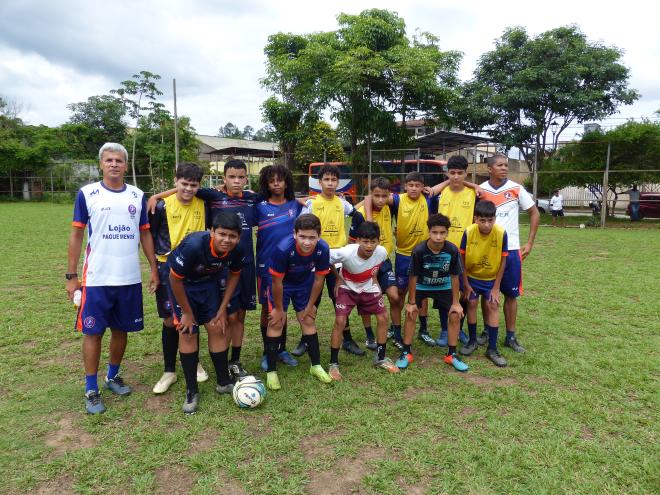Os meninos já posam com muitos sonhos: encaminharem-se na vida por meio de exemplos na competição esportiva e, quem sabe, buscar uma carreira profissional no futebol