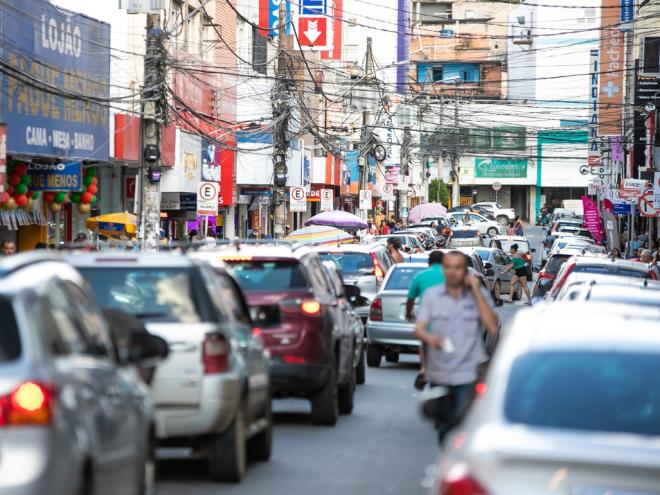 Lojas funcionarão até as 20h em dias úteis e terão horários ampliados no final de semana de 21 e 22 de dezembro deste ano