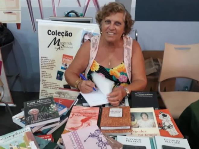 Escritora Margarida Drumond autografa novo lançamento: história de mãe e filha
