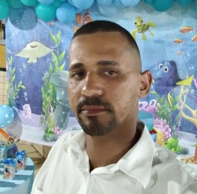 Deibert Bruno tinha 35 anos e foi assassinado na frente do filho 