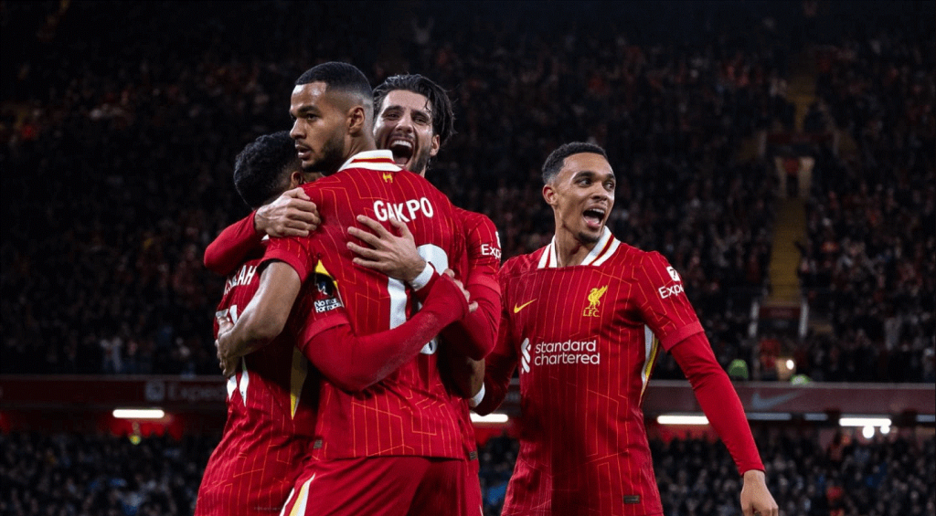 Jogadores do Liverpool comemorando gol em Anfield (Imagem por L.F.C)