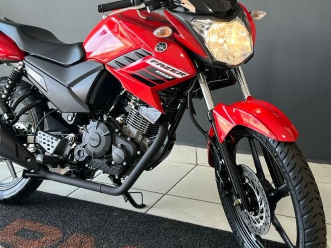 Moto semelhante a essa foi levada sábado (7) em Timóteo: Yamaha YS150 Fazer SED, vermelha modelo 2023, placa SHW-7D51