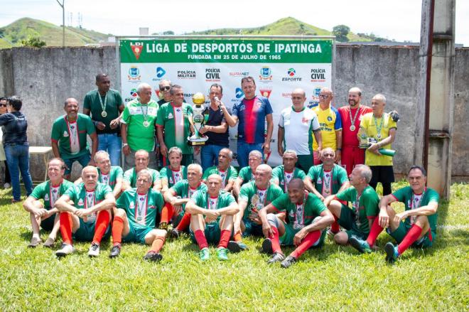 s campeões com a diretoria da LDI, na solenidade da premiação
