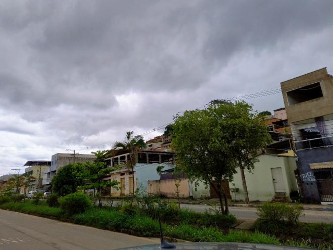 A partir de quarta-feira, a previsão é de dias nublados com pancadas de chuva e trovoadas isoladas