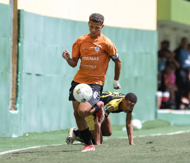 O meia Vitinho, eleito o melhor do Mineiro IMEF