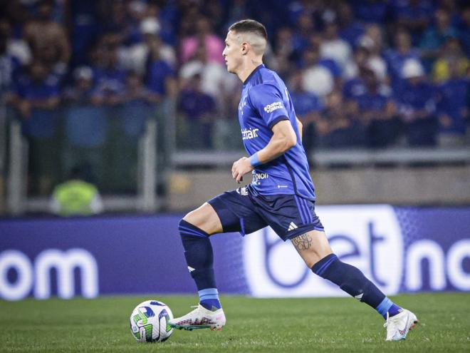 Meia Mateus Vital vai para o Necaxa, time de Nicolás Larcamón 