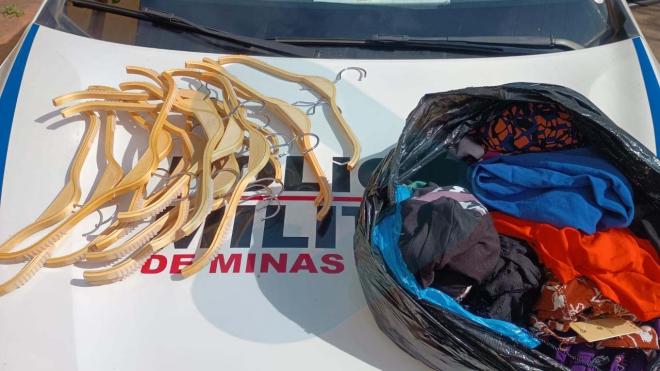 Arrombadores foram reconhecidos em imagens das câmeras de segurança e parte do material foi recuperada