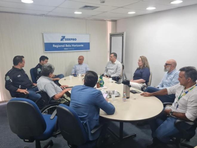 A reunião contou com a participação de Carlos Alvisi (ANTT), Felipe Queiroz (ANTT), Marcelo Boaventura - da Concessionária Nova 381, Diego Dutra - Nova 381, Danielle Vida - Nova 381, Marco Túlio - Nova 381, Marcelo Alcides (ANTT), Beto (ANTT) e Clésio Gonçalves (Pró-Vidas)