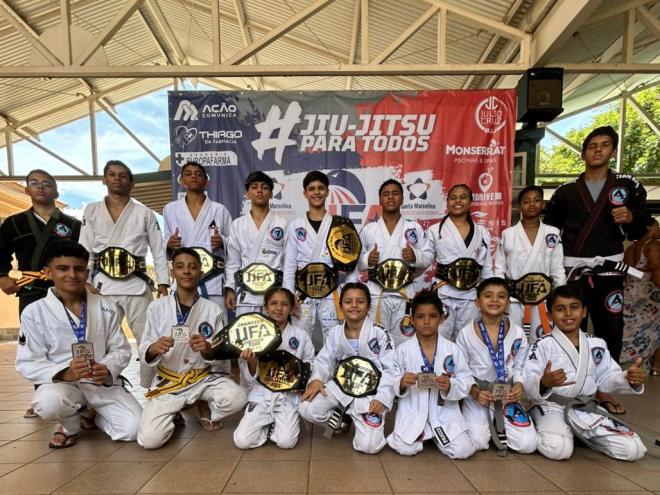 Escola de jiu-jitsu conquistou 2º lugar na classificação geral por equipes