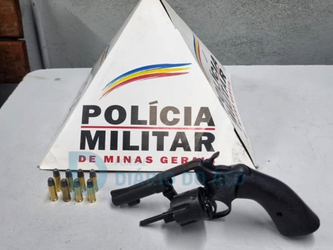 O revólver de calibre 32 e a munição foram encontrados durante abordagem no Barra Alegre