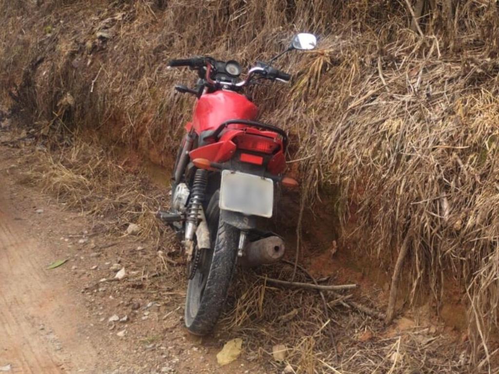 Moto utilizada no furto foi localizada pela Polícia Militar de Santana do Paraíso