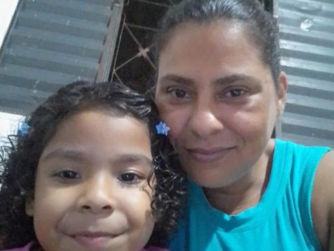 Cristiana C. Alves e a filha, que foi socorrida nesta semana em Ipatinga 