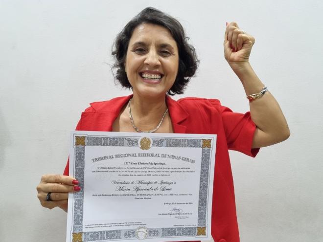 Professora Cida Lima (PT) é a única voz feminina que recebeu diploma entre os 19 vereadores de Ipatinga