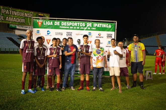 O Iguaçu recebeu o troféu de vice-campeão da direção da LDI