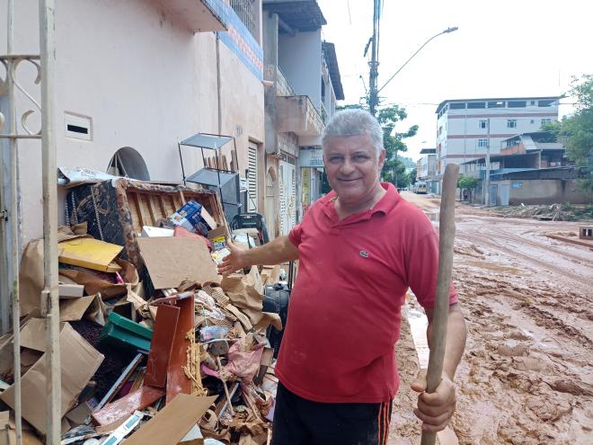 Edson Paulino perdeu móveis e todos os perecíveis usados para fabricação de lanches