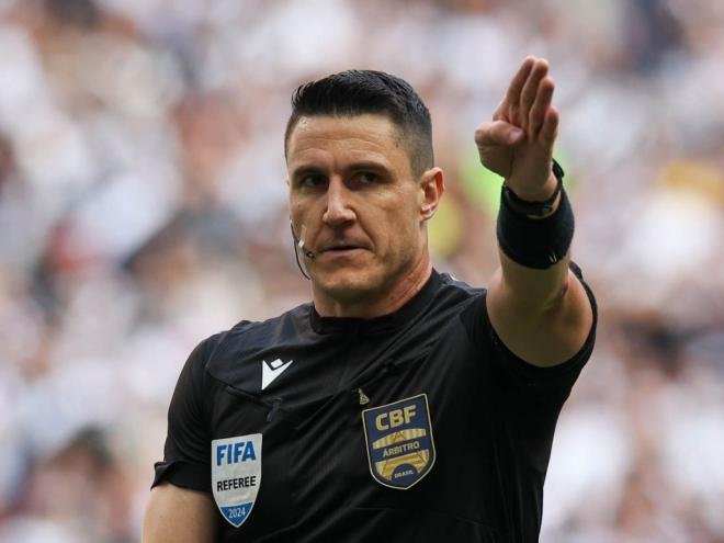Klein é gaúcho de Poço das Antas (RS) e formado em Educação Física, fez o curso de arbitragem na Federação Gaúcha de Futebol 