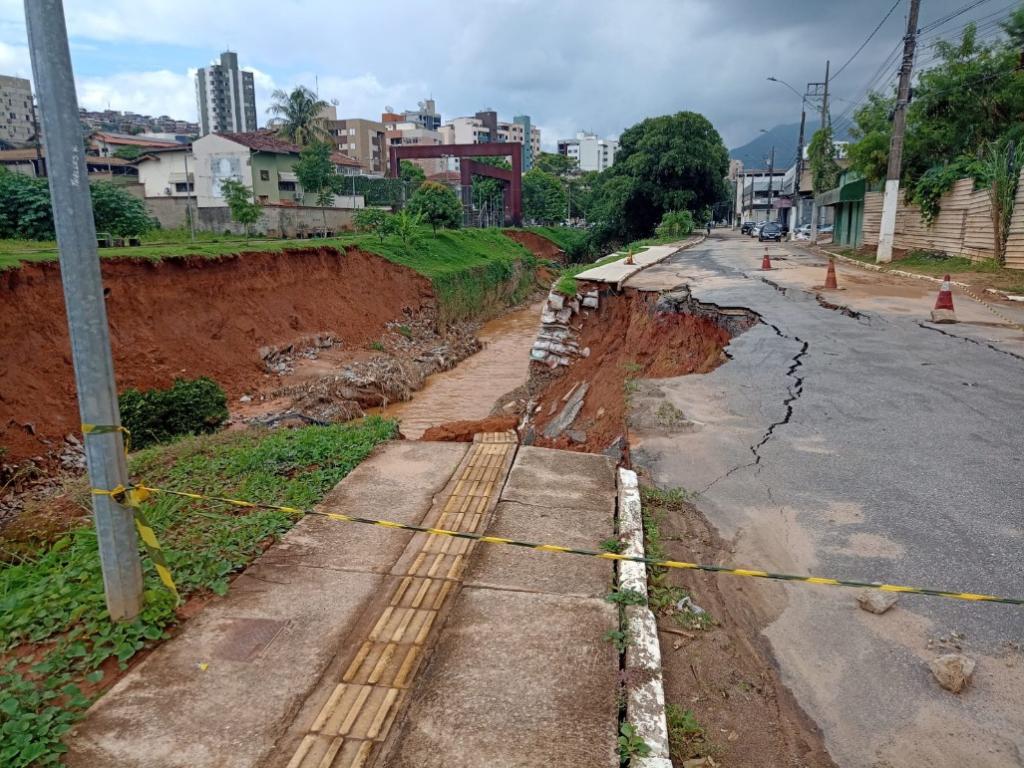 Trecho da Avenida Sanitária, no bairro Bom Jesus, também está interditado