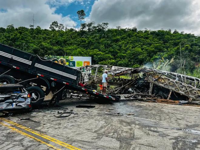 Acidente matou 41 pessoas em estrada em Minas Gerais