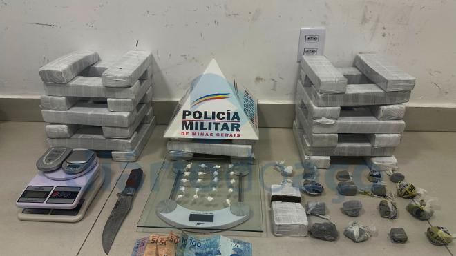 Carregamento de maconha estava em casa com aspecto de abandono na rua Ocara, no bairro Iguaçu