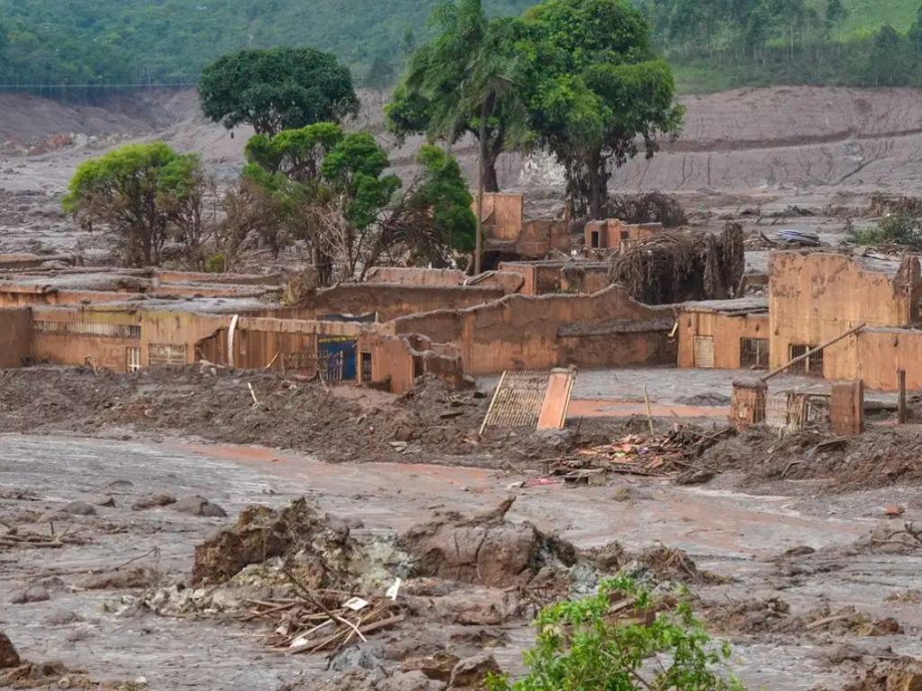 Mariana (MG) - Distrito de Bento Rodrigues, em Mariana (MG), atingido pelo rompimento de duas barragens de rejeitos da mineradora Samarco 