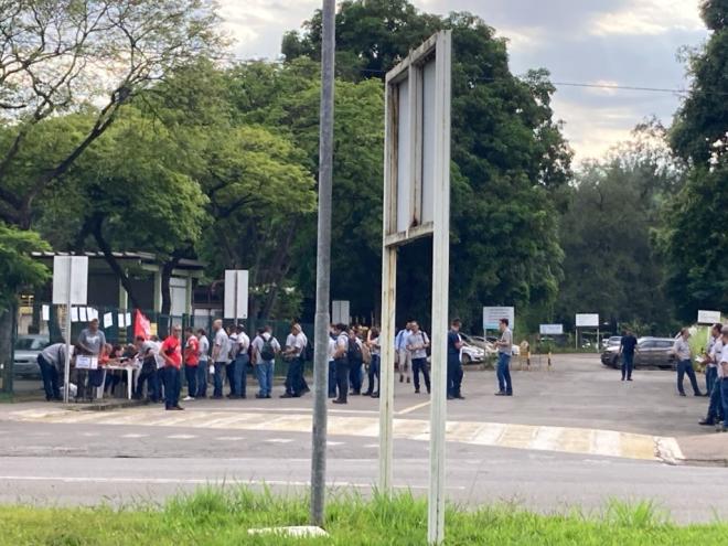 Operários decidiram por votar o estado de greve em assembleia promovida na sexta-feira 