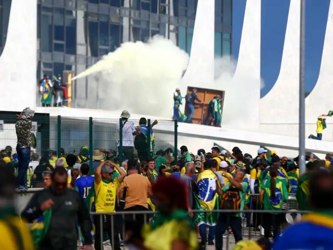  Manifestantes invadiram o Congresso, STF e Palácio do Planalto 