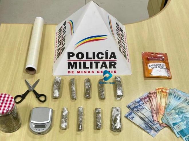 Os irmãos foram presos e encaminhados à delegacia, juntamente com os itens recolhidos