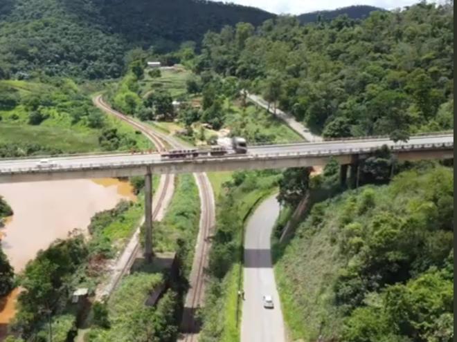 Ponte torta, na BR-381 em João Monlevade 