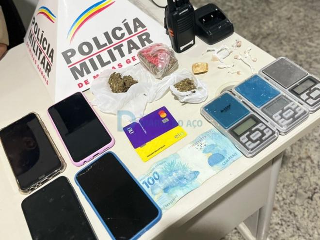 Todos os objetos apreendidos durante as abordagens policiais na cidade de Ipaba