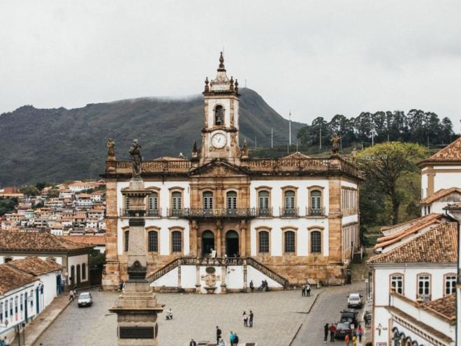A cidades de Ouro Preto preserva o legado do período colonial, com lojas barrocas, museus e charmosas ruas de pedra