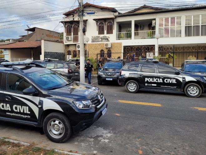 Homem foi levado para a delegacia e passa a responder por lesão corporal pelo atropelamento intencional de um jovem 