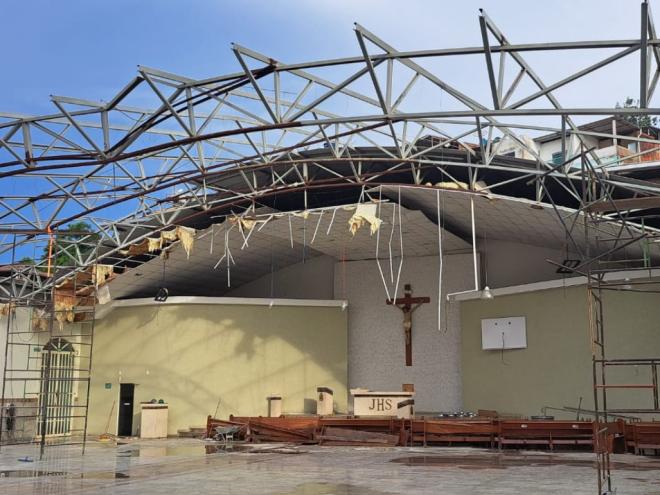O desabamento do telhado e do forro do Santuário São Judas Tadeu foi causado por ventos fortes durante uma chuva em 26 de dezembro de 2023