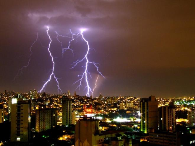 Somente em 2024, a Cemig registrou 1,5 milhão de raios em todo o estado
